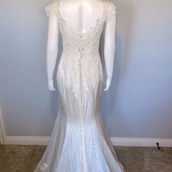 Justin Alexander #8730 Charmeuse Wedding Gown with Cap Sleeves - Picture 8 of 12